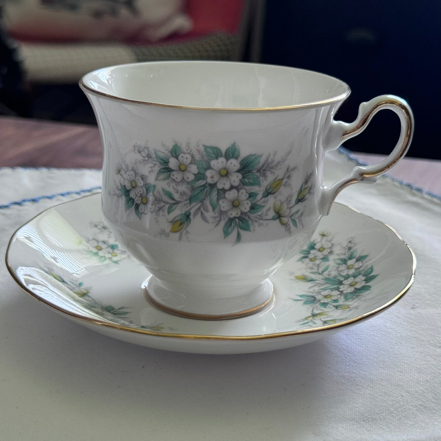 Queen Anne N 8564 Teacup and Saucer