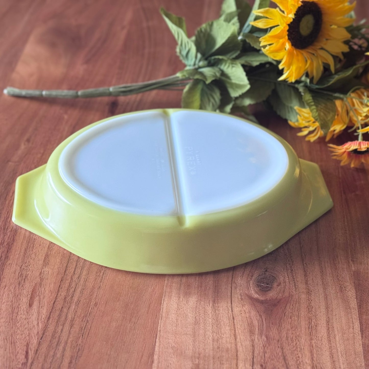 Pyrex 1 QT Yellow Divided Casserole Dish