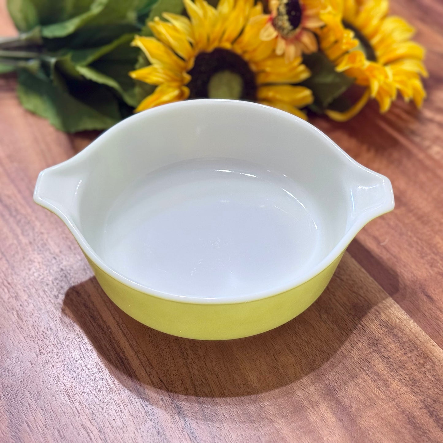 Yellow Pyrex 471 Round Casserole Dish