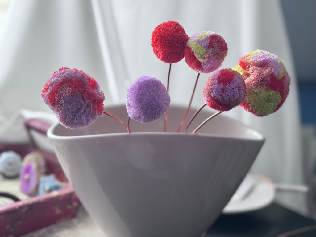 Verloop Pom Pom Flower Bouquet- Poppy Lilac