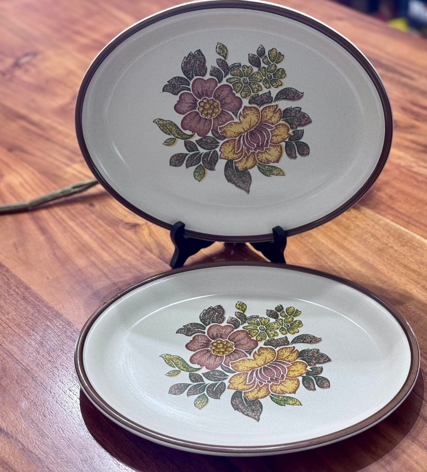 Barratts of Staffordshire England 'Charnwood' Oval Doverstone Serving Plates