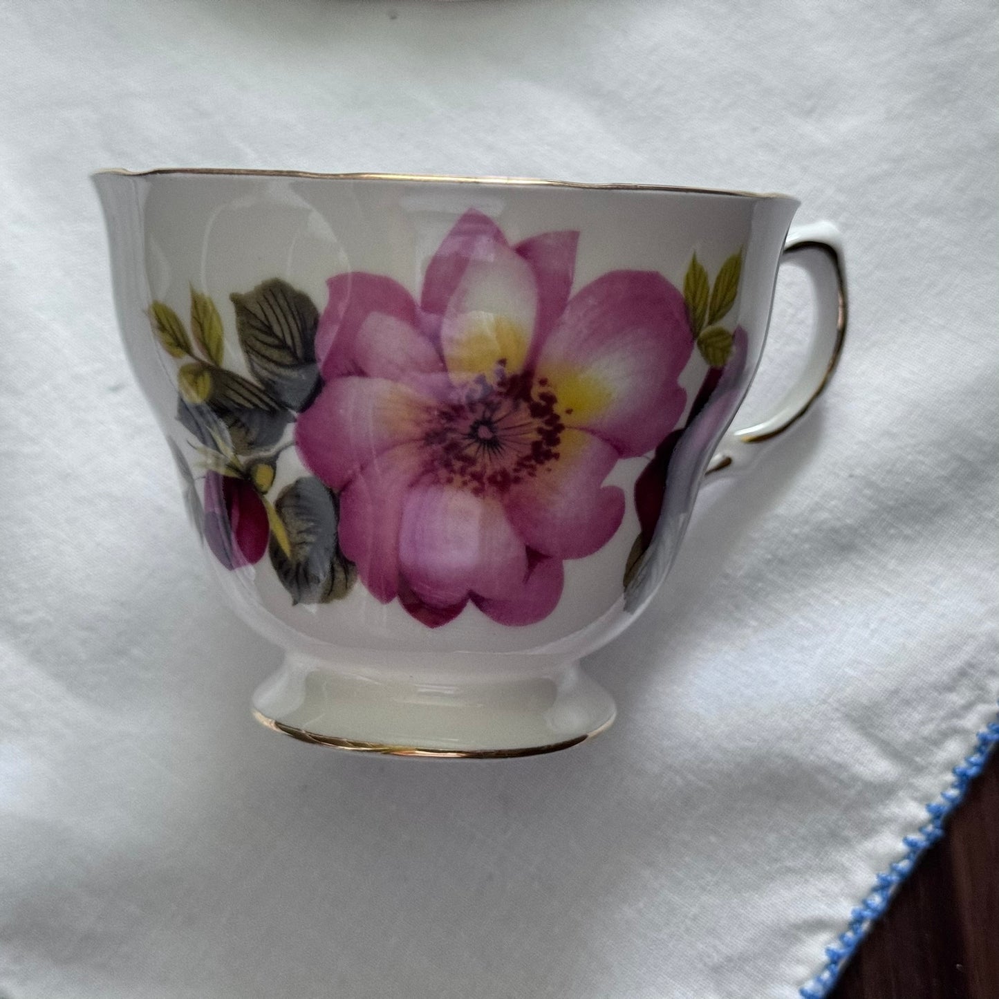 Queen Anne N 8299 Teacup and Saucer