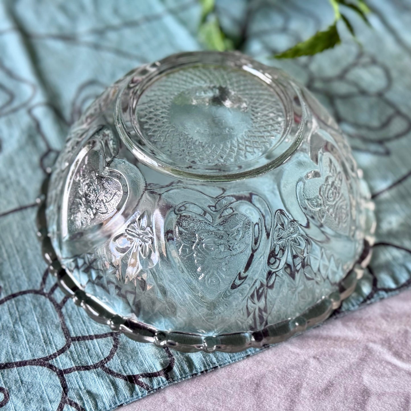 Large FNG Indodonesia Fleur De Lis Hearts with Roses Candy Dish