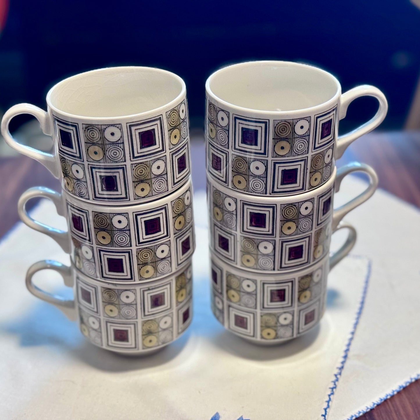 Broadhurst Kathie Winkle 'Rushstone' Mugs