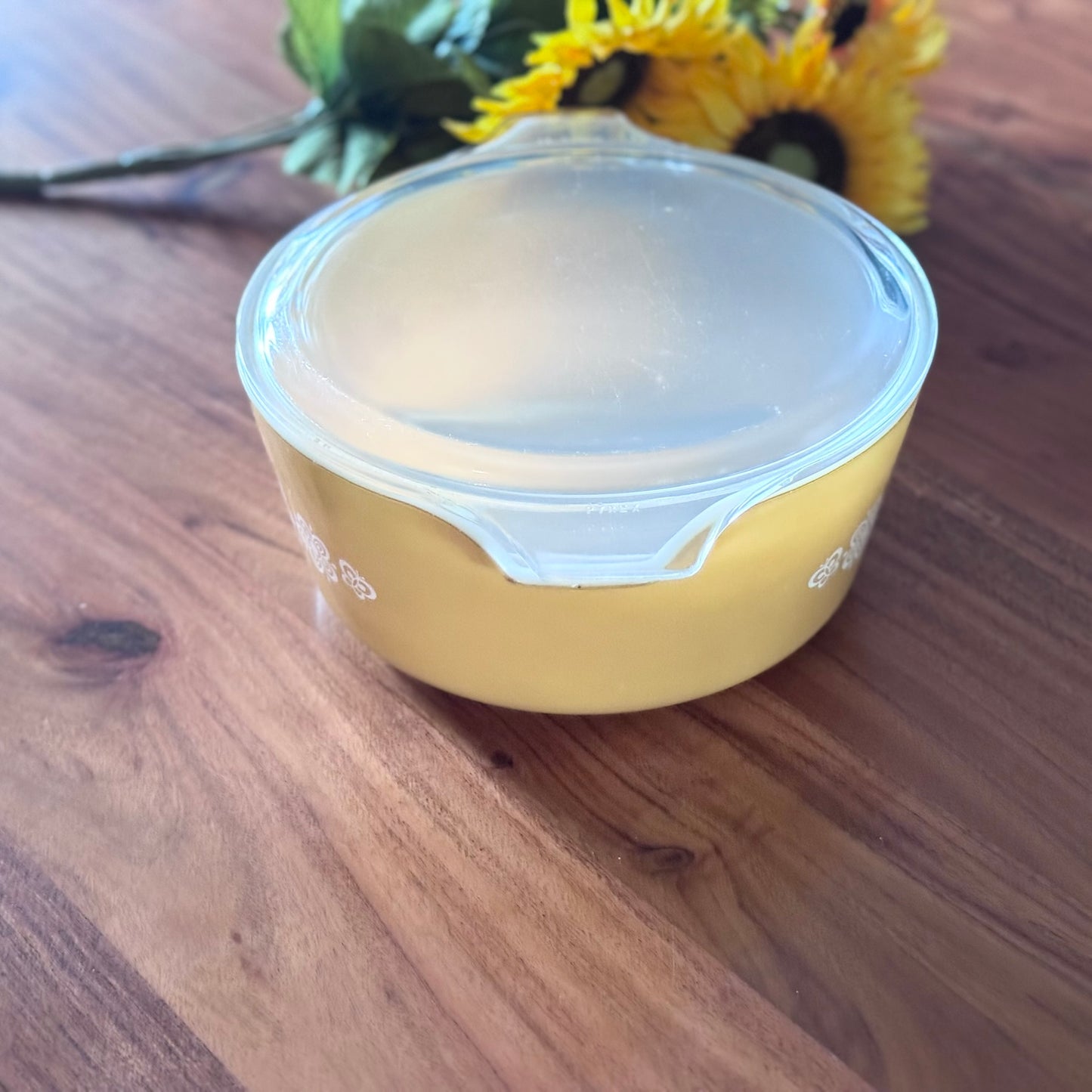 PYREX 'Butterfly Gold' 475-B Round Casserole Dish