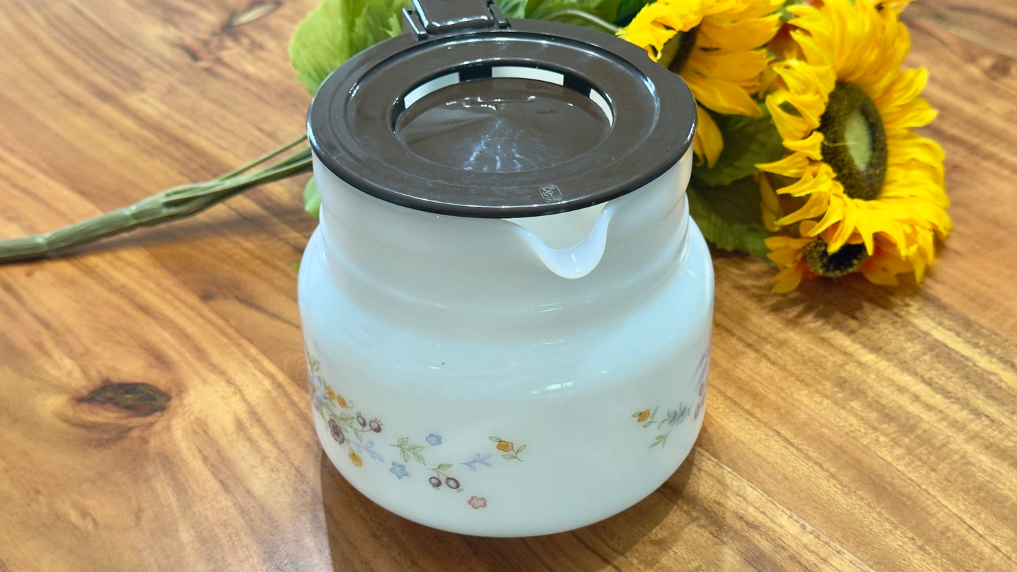 Arcopal France 'Victoria' Milk Glass Coffee Carafe