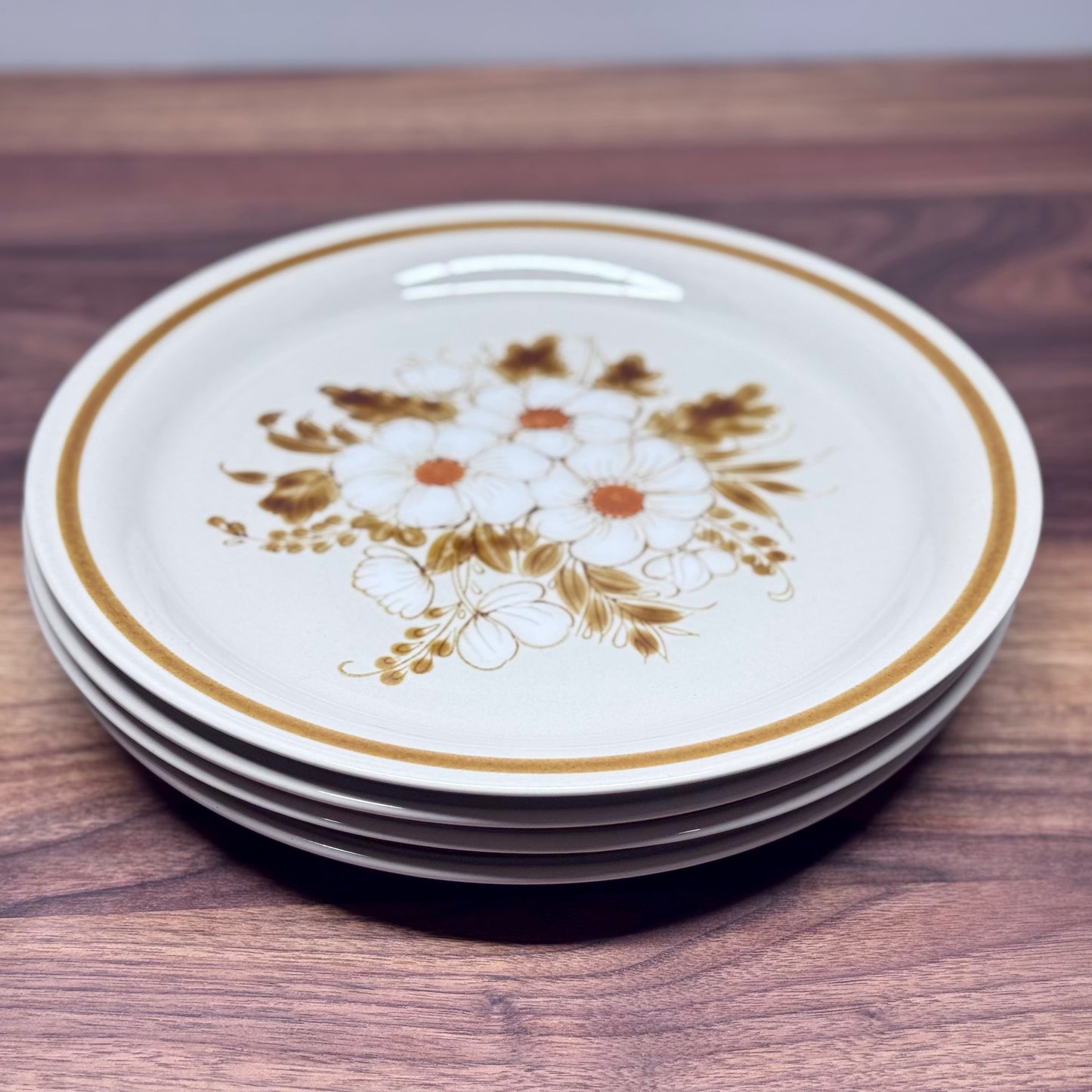 Mountain Wood 'Dried Flowers' Stoneware Plates