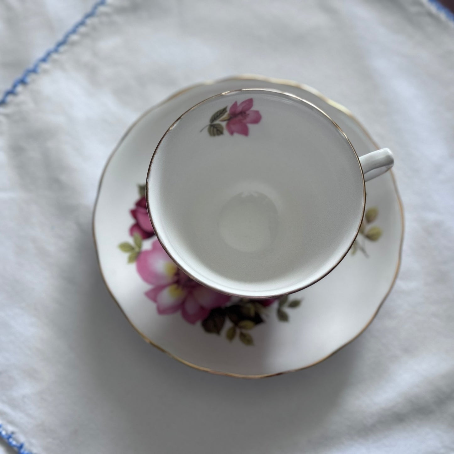 Queen Anne N 8299 Teacup and Saucer