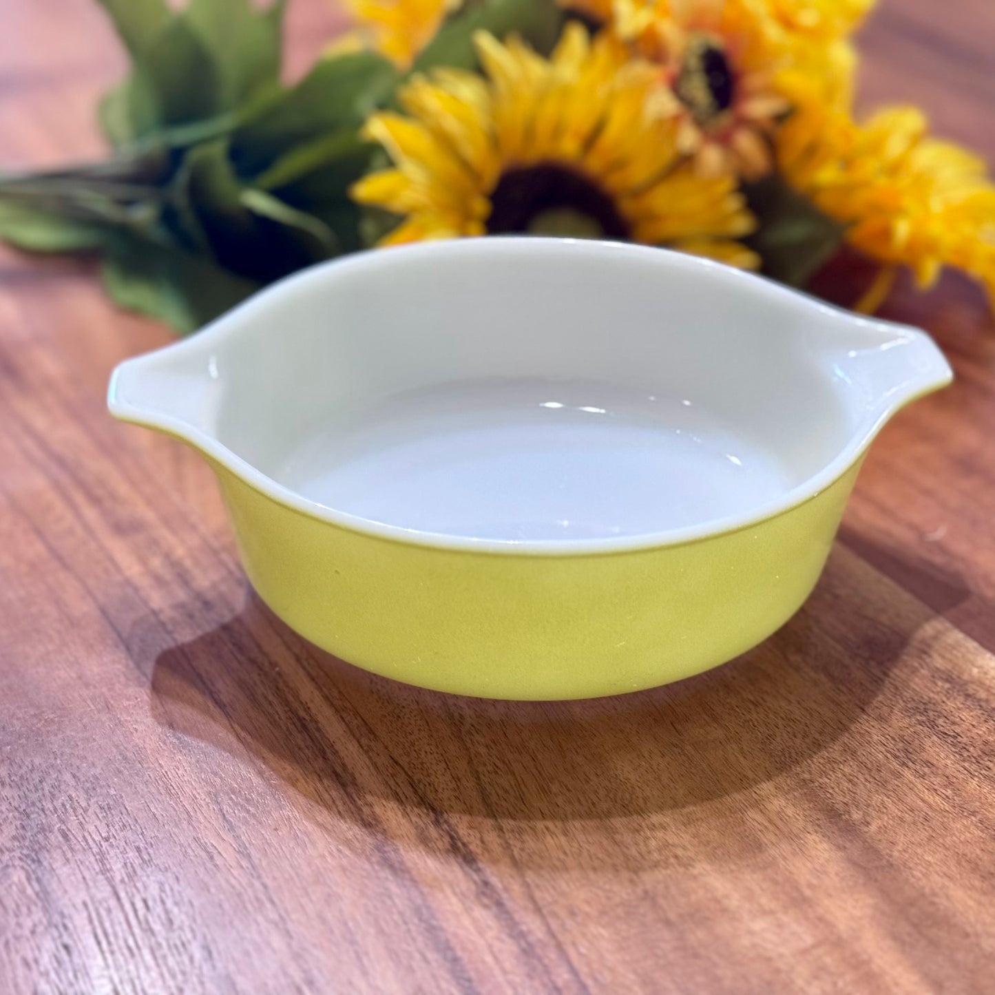 Yellow Pyrex 471 Round Casserole Dish