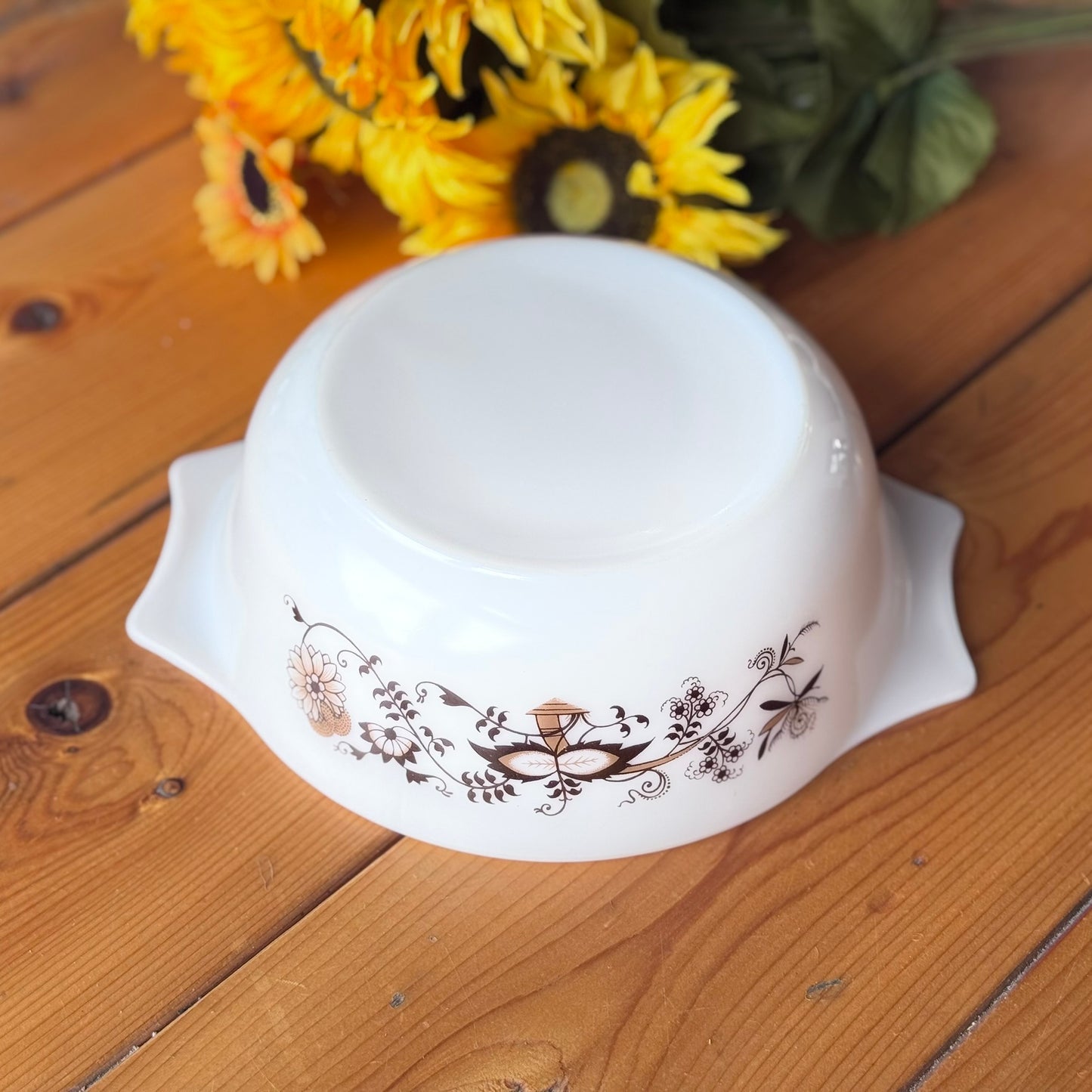 PYREX England Round 'Brown Floral Vine' Casserole Dish