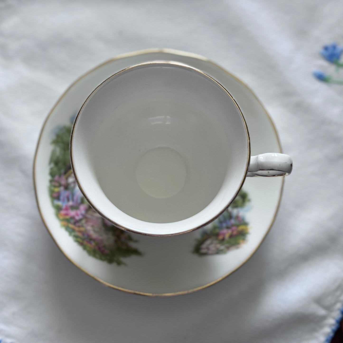 Queen Anne N 8677 TeaCup and Saucer