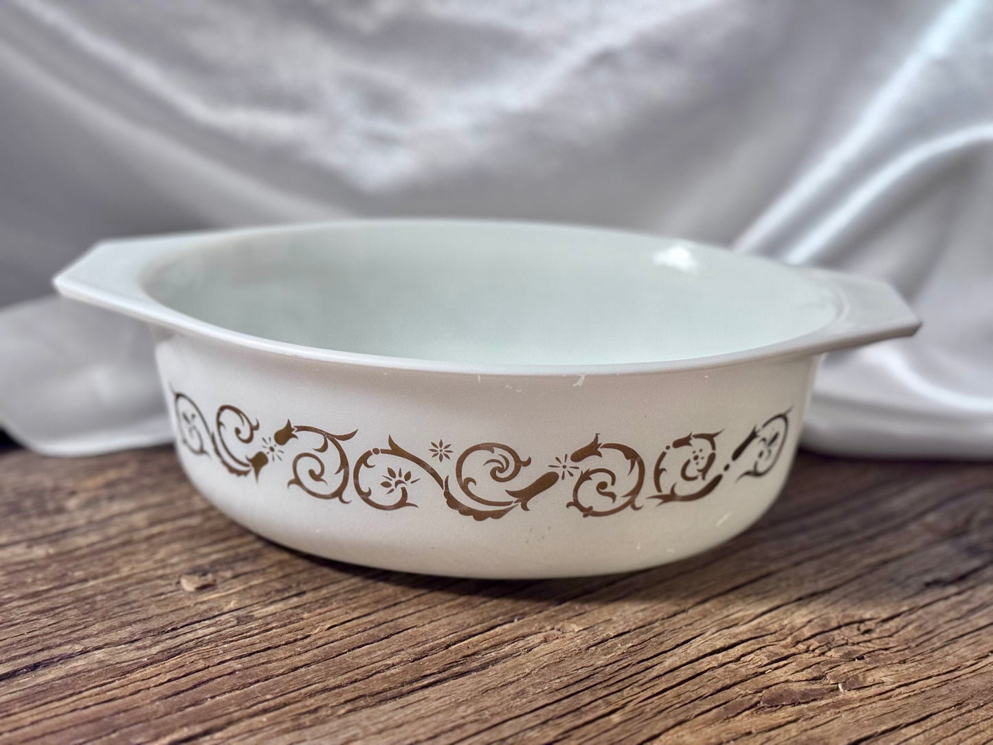 Pyrex 043 "Golden Scroll" Casserole