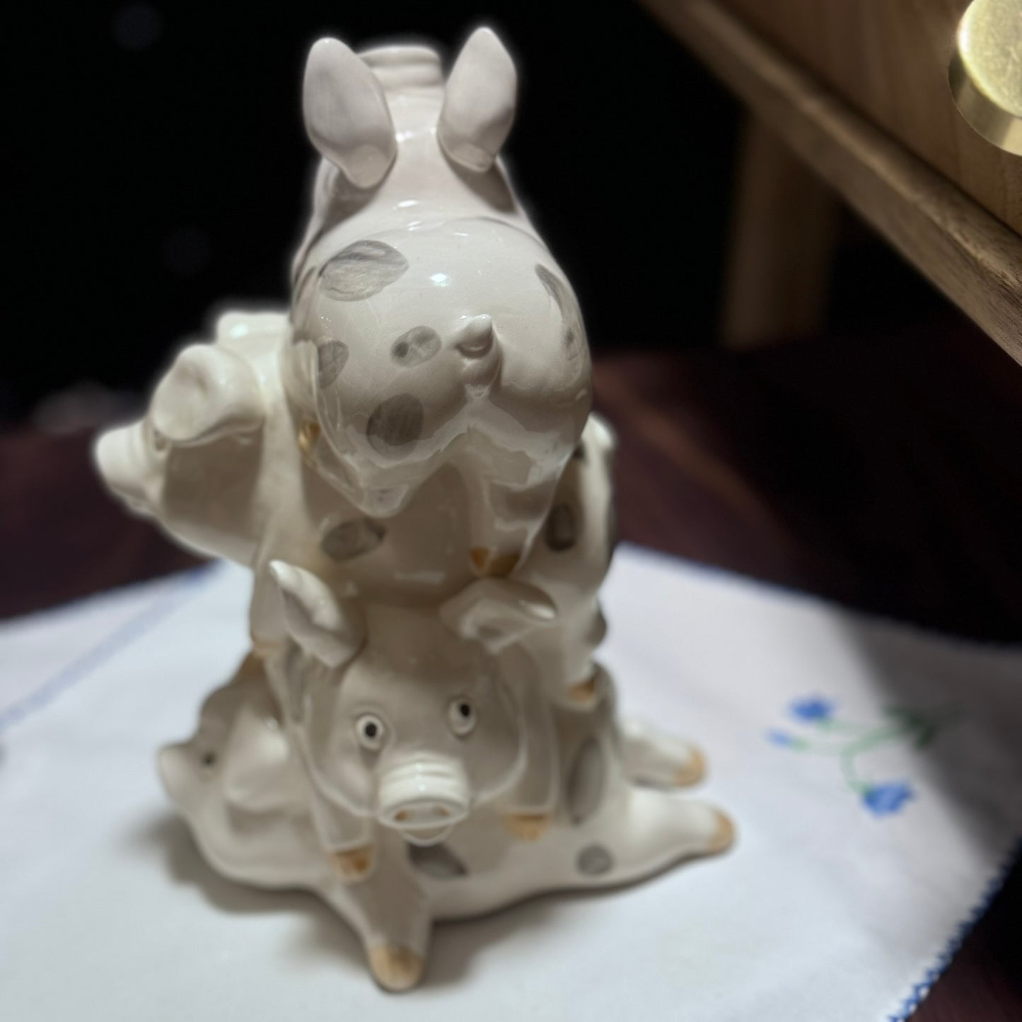 Omnibus Fitz & Floyd Ceramic Stacked Pigs Book Ends