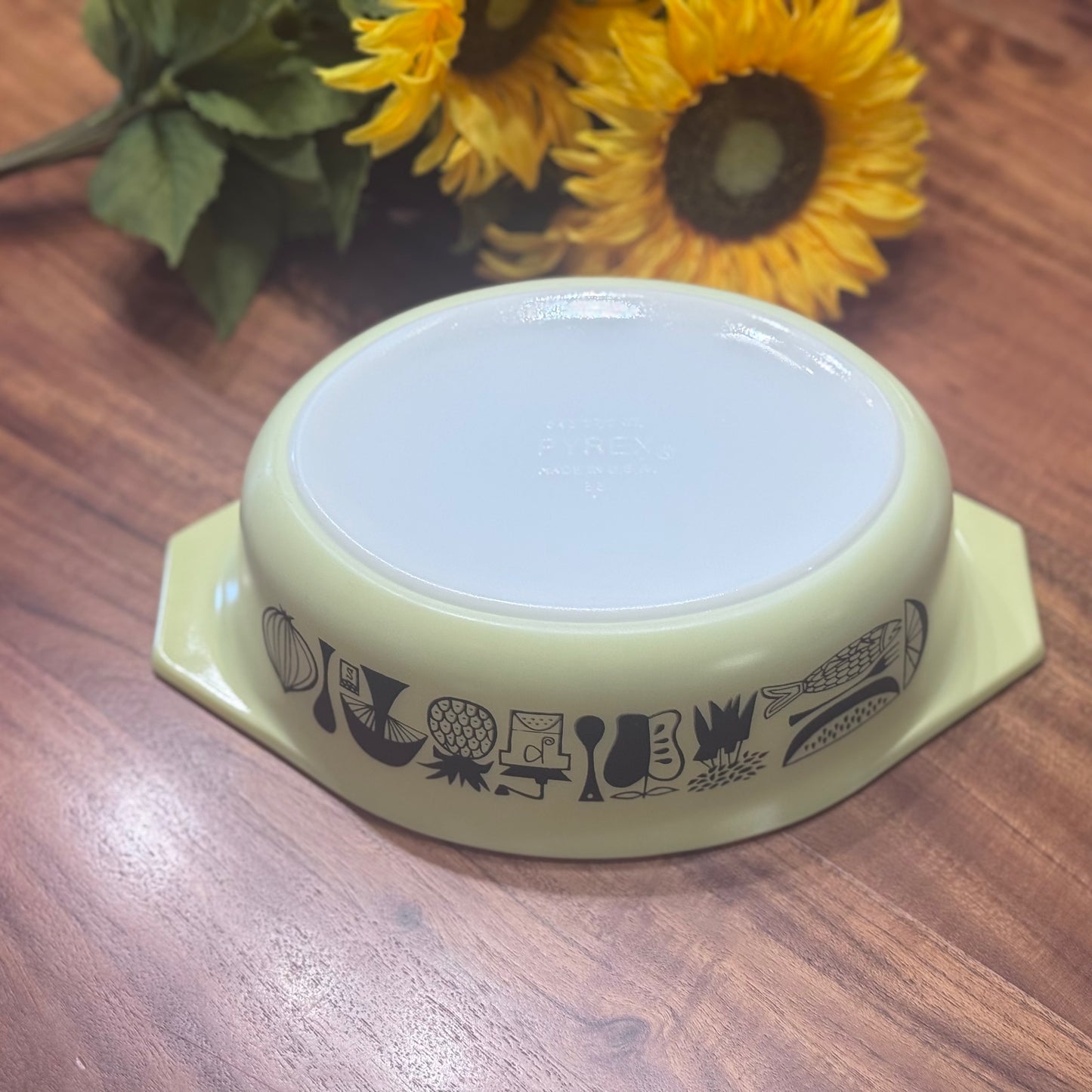 PYREX "Mod Kitchen" Oval 1 1/2 QT Casserole Dish