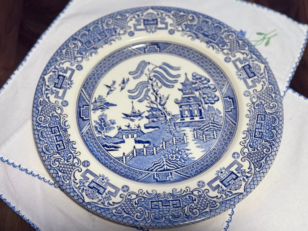 EIT English Ironstone Blue Willow Dinner Plate