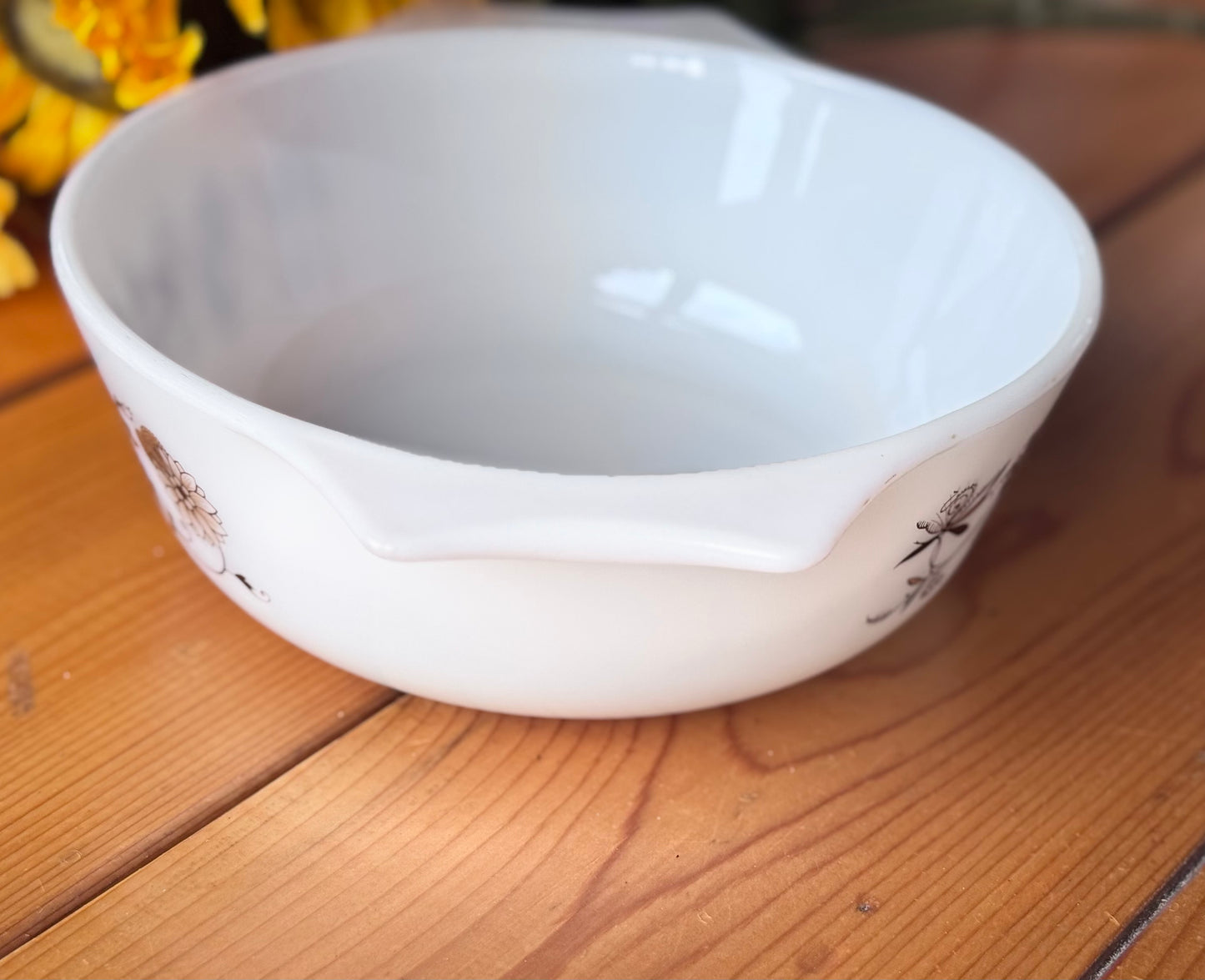 PYREX England Round 'Brown Floral Vine' Casserole Dish