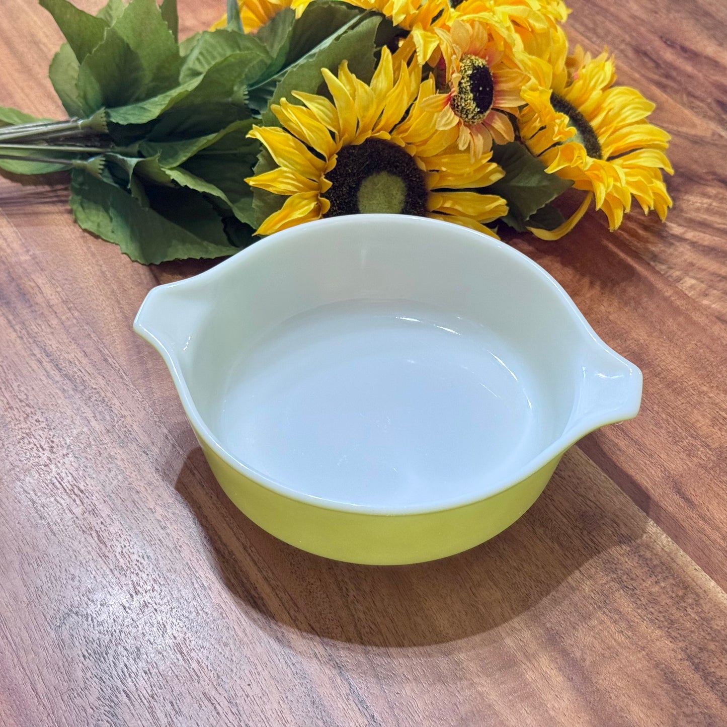 Yellow Pyrex 471 Round Casserole Dish