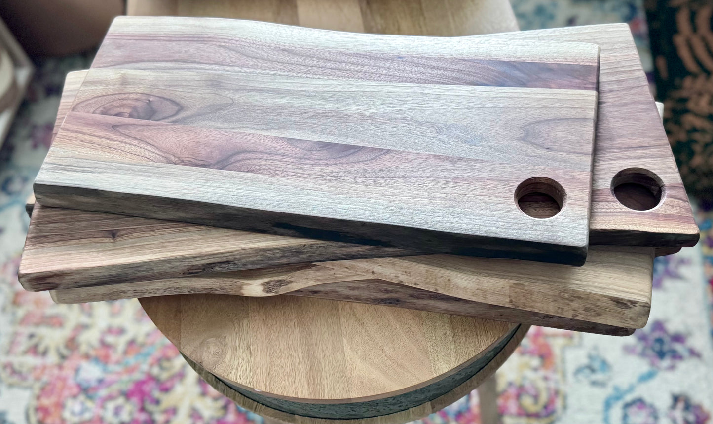 Live Edge Walnut Cutting Board (Medium)