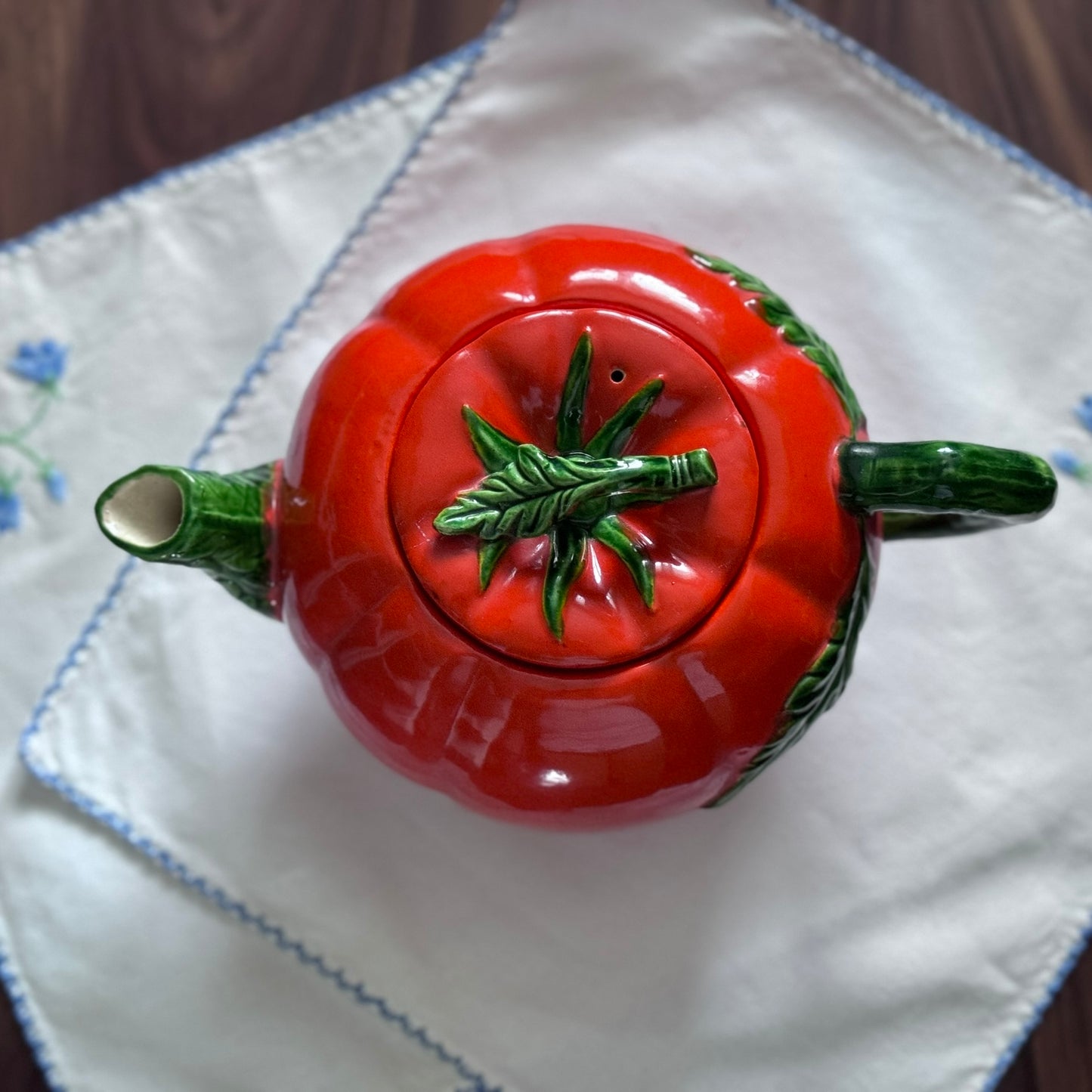 Tomato Tea Pot & Tomato Leaf Plate