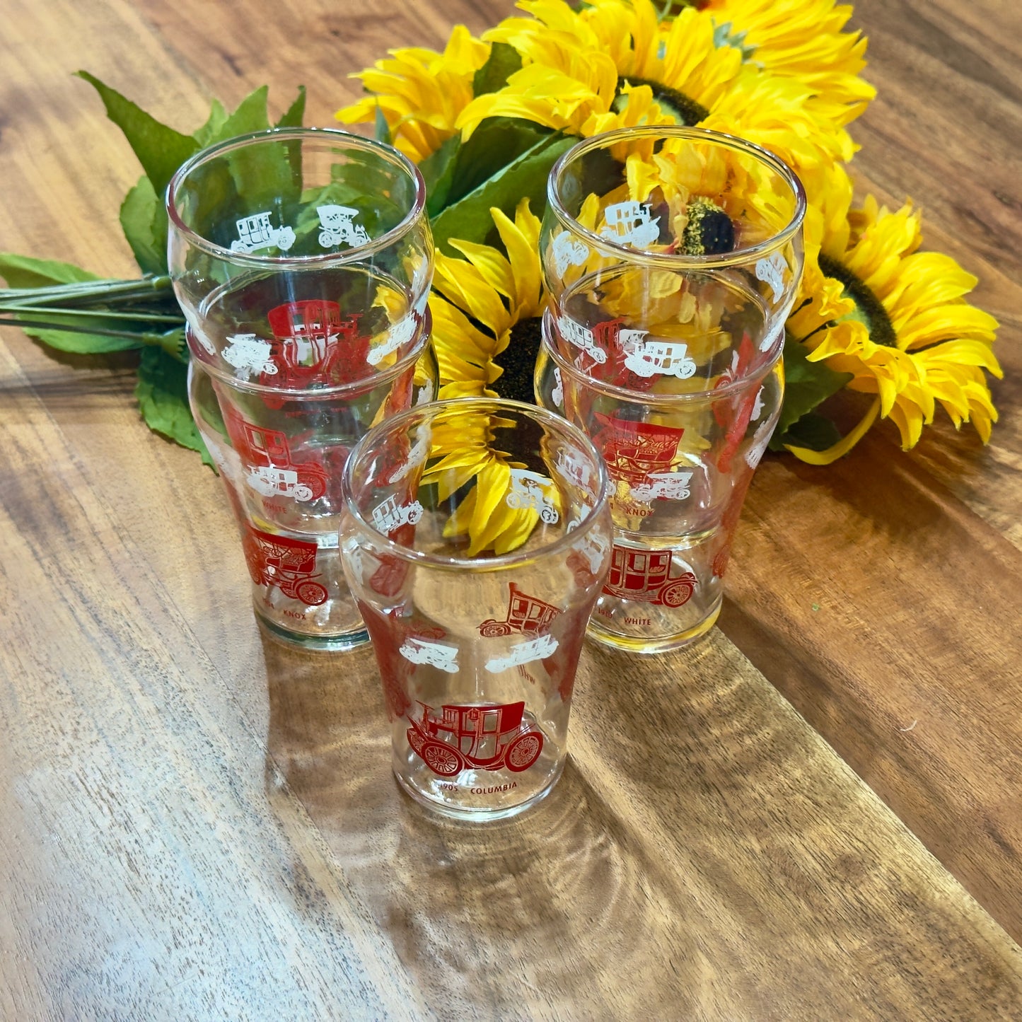 Dominion Red/White Vintage Automobile Stackable Small Juice Glasses