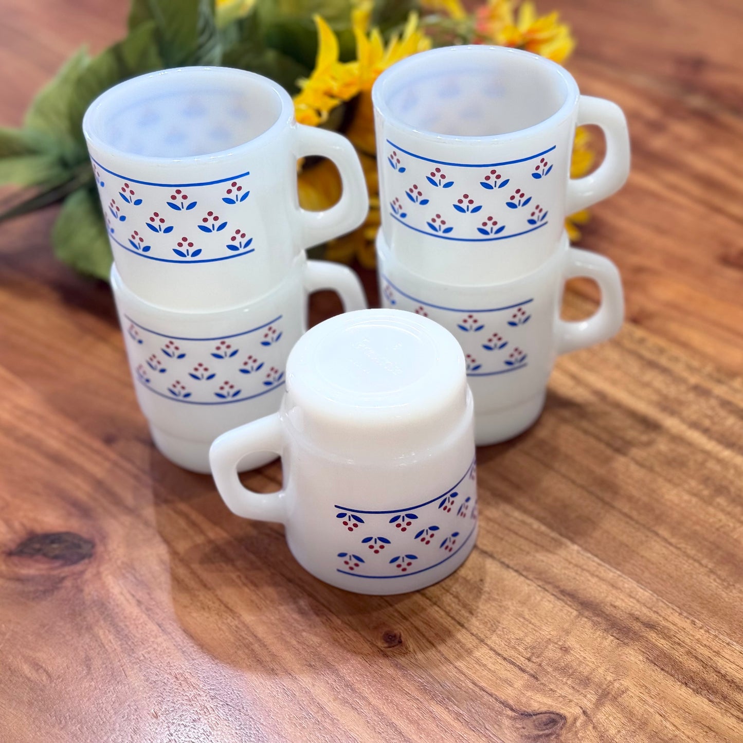 Termocrisa Stacking Milk Glass Mugs