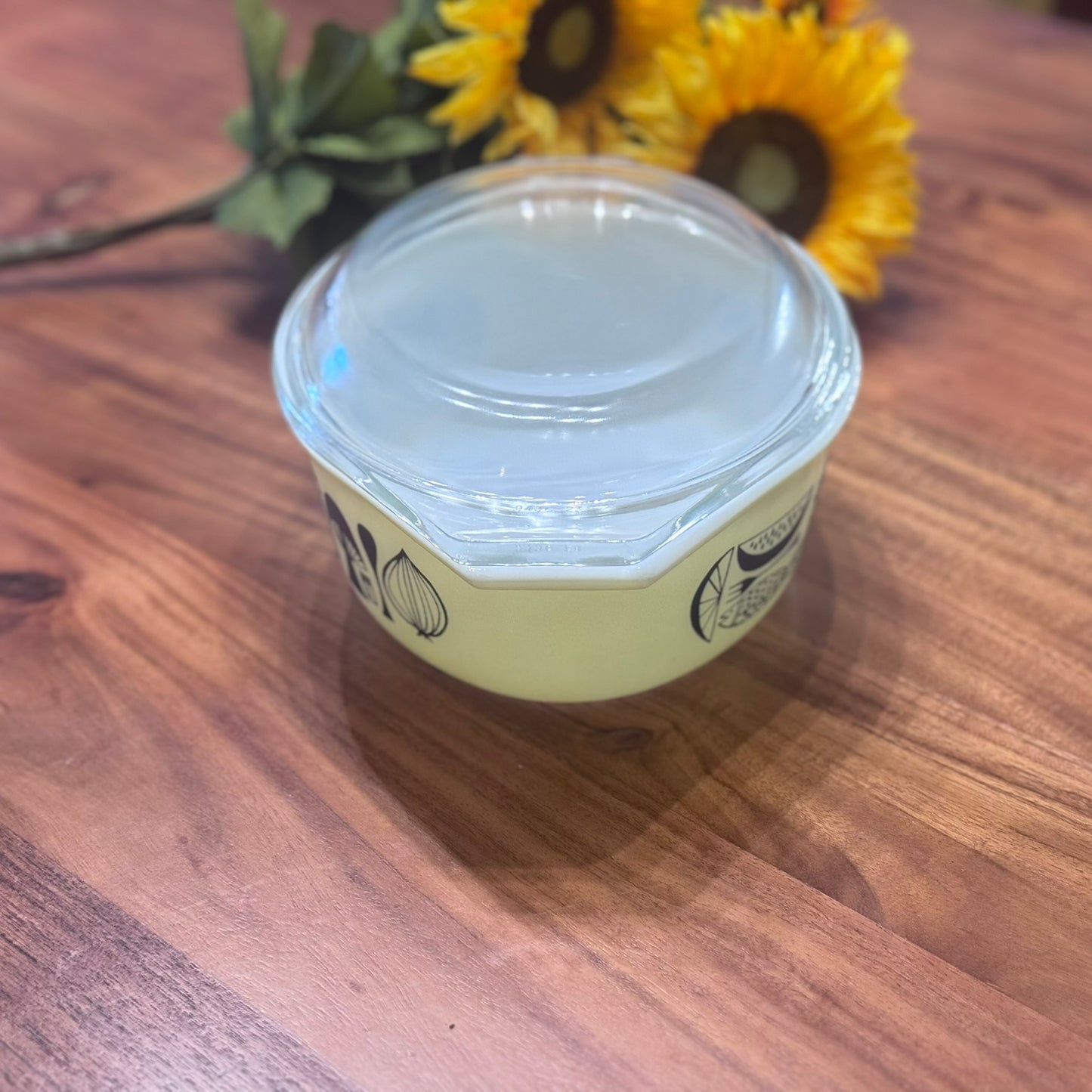 PYREX "Mod Kitchen" Oval 1 1/2 QT Casserole Dish