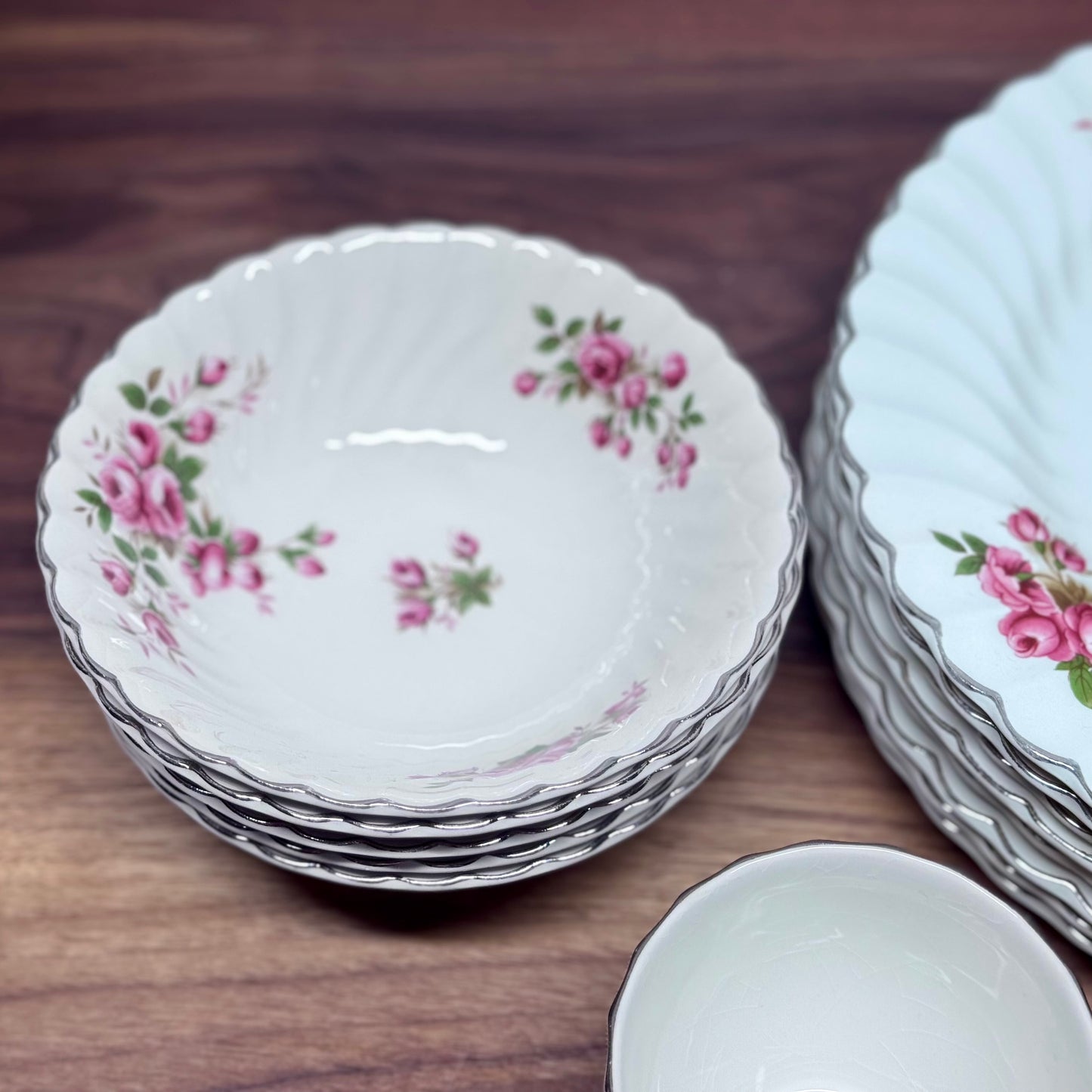 Johnson Brothers Made In England Ironstone Regency Pink Roses Dish Set