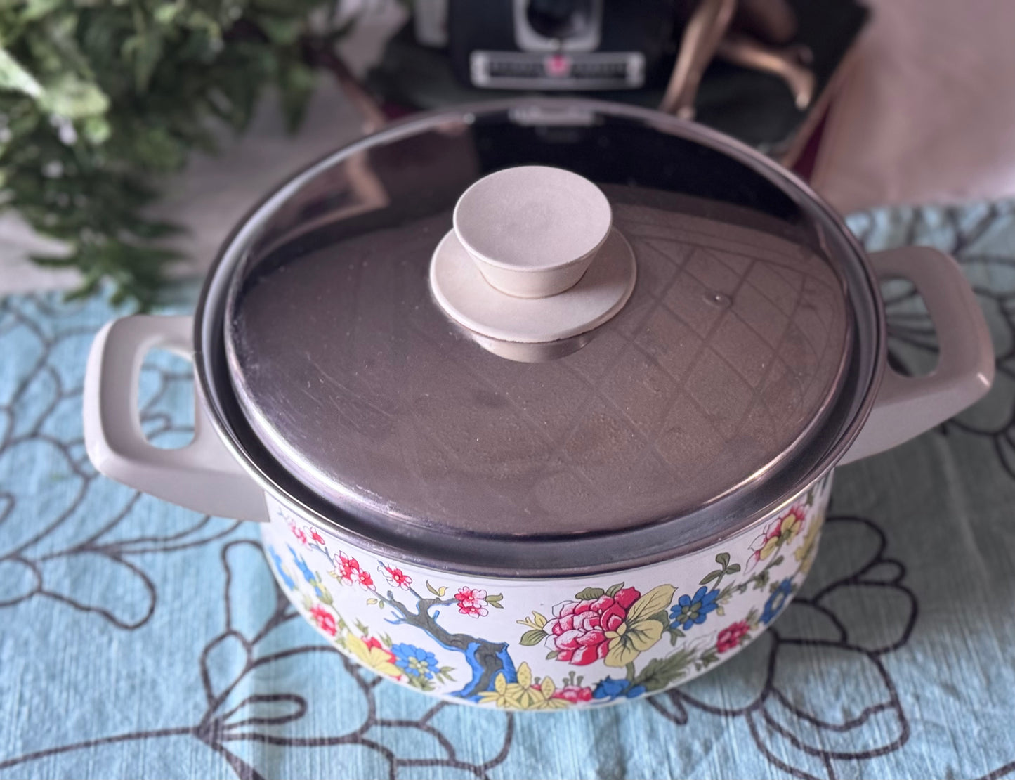 Vintage Enamel Dutch Oven/Floral Saucepan