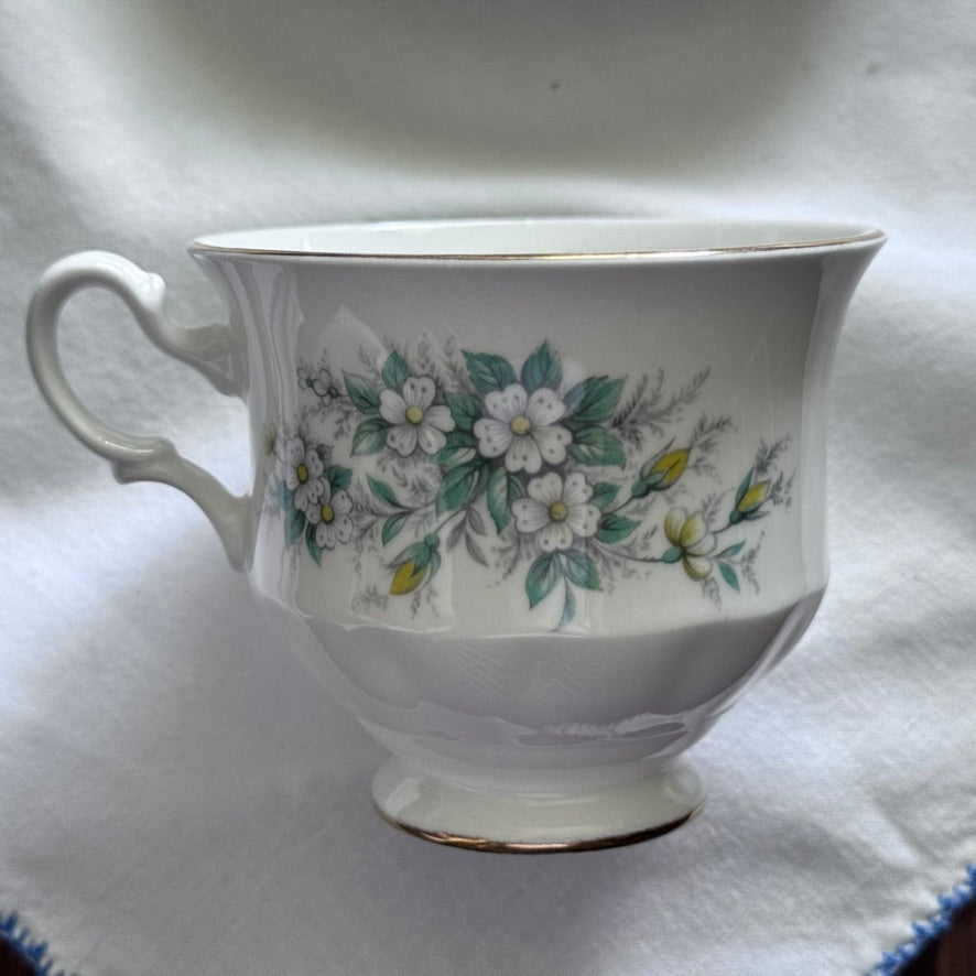 Queen Anne N 8564 Teacup and Saucer