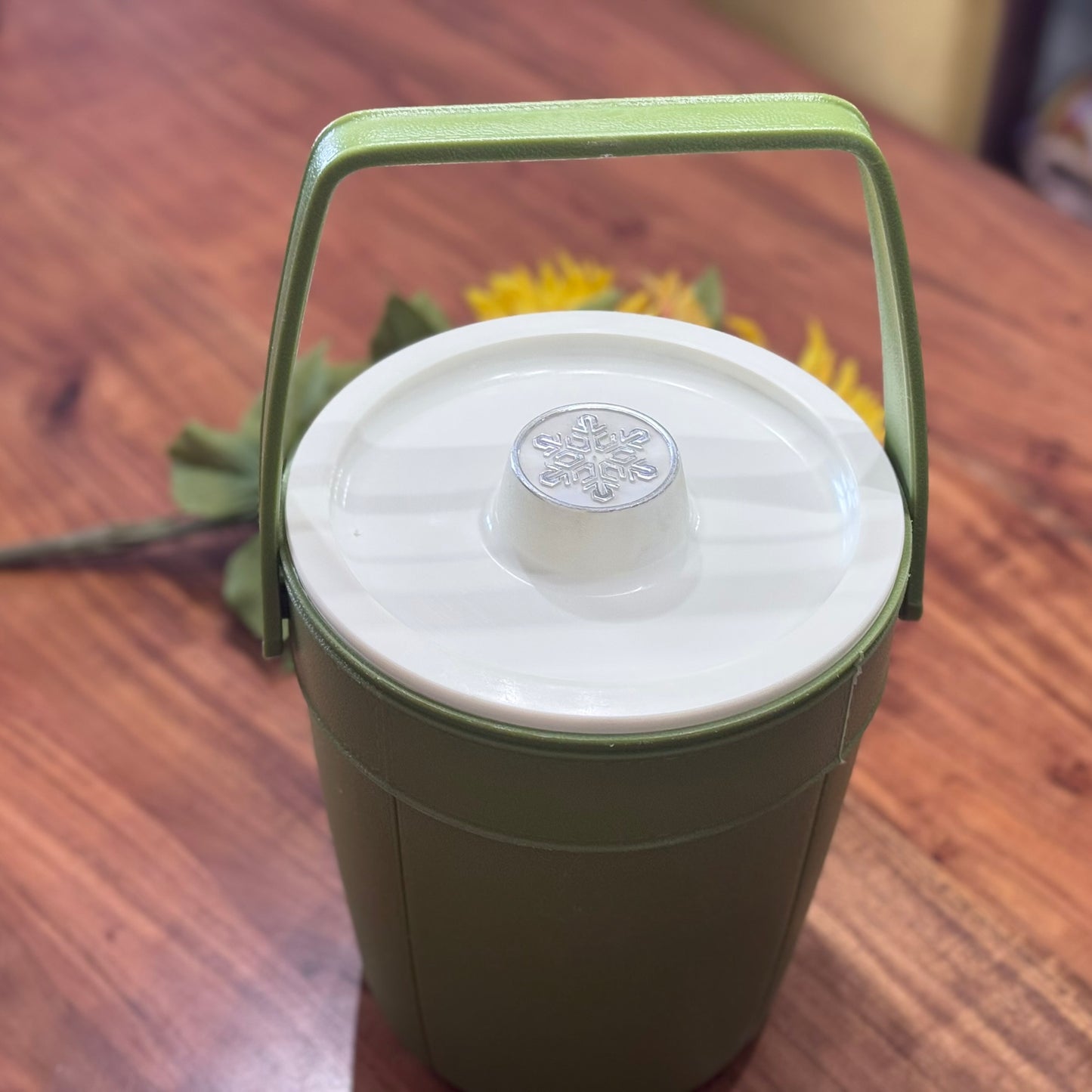 Avocado Green Vintage Rubbermaid Ice Bucket