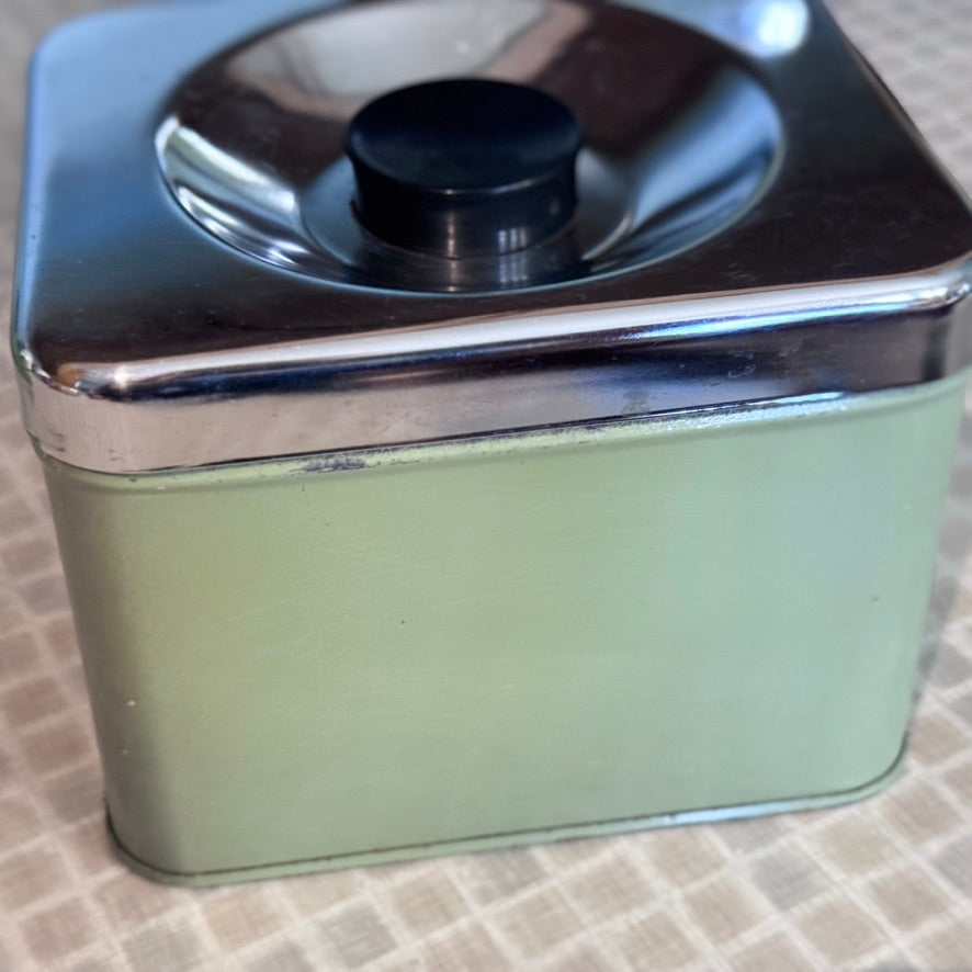 The Queen Line Green Canister Set