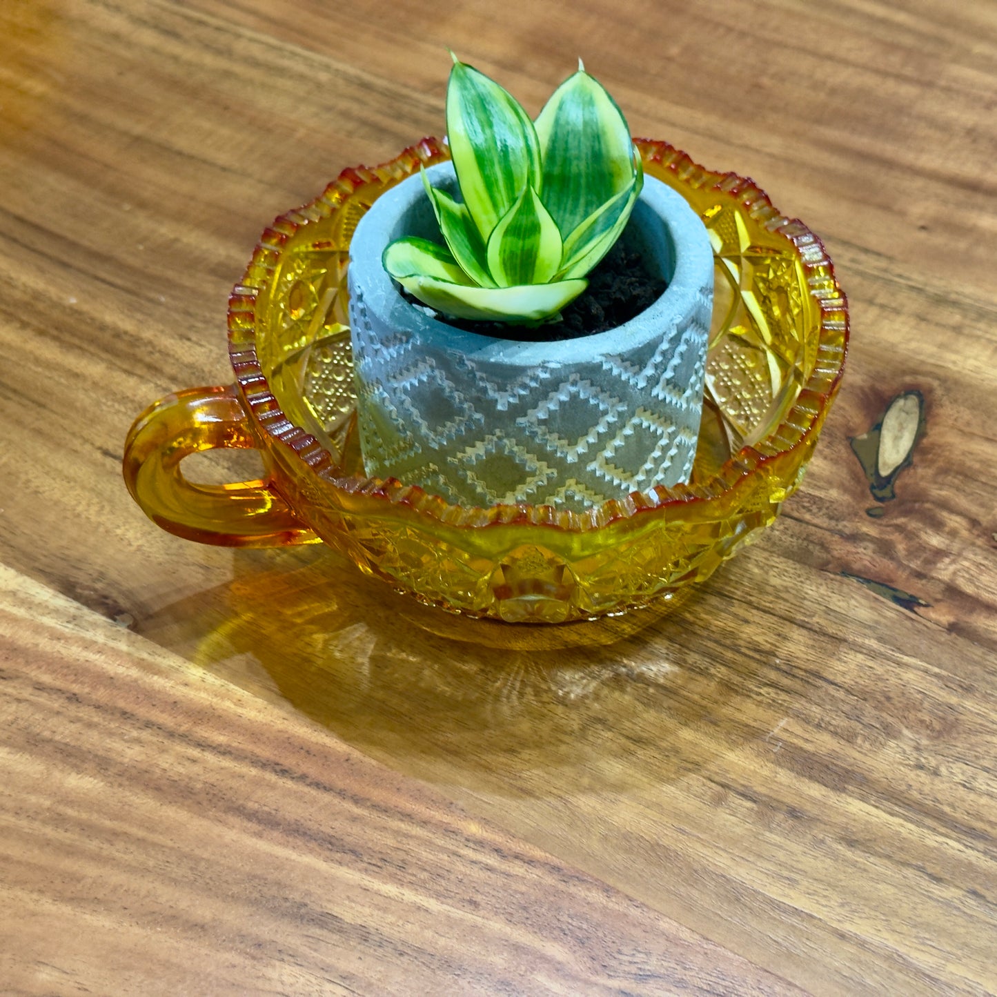 L.E. Smith Quintec Amberina Glass Handled Nappy Bowl/Candy Dish