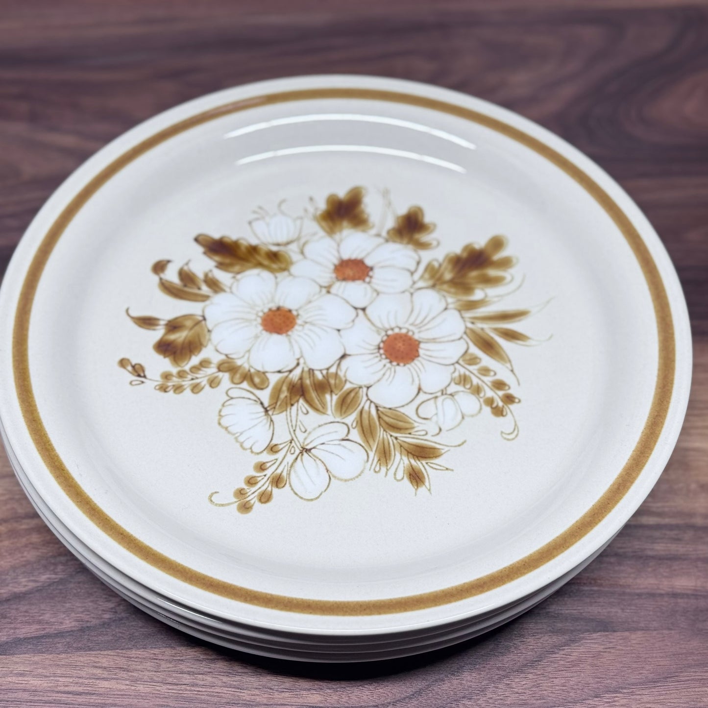 Mountain Wood 'Dried Flowers' Stoneware Plates