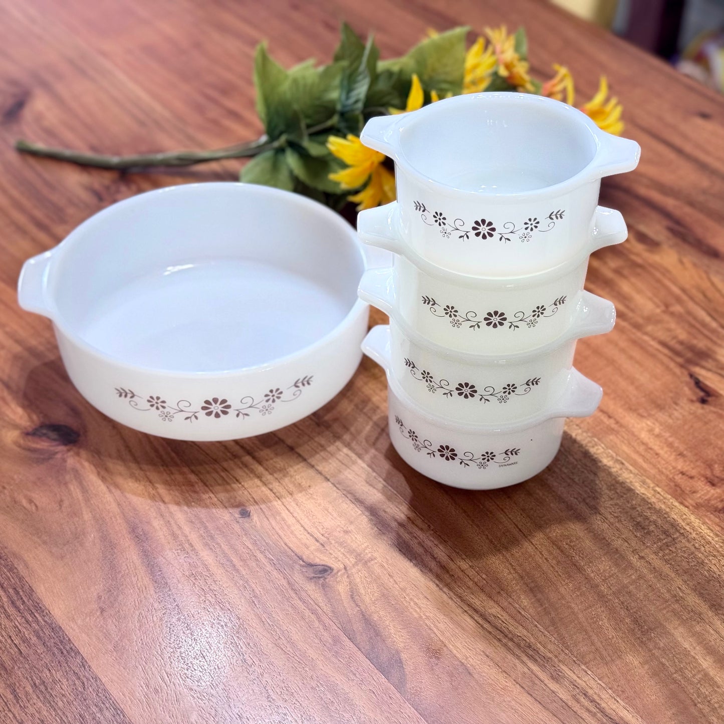 Dynaware Pyr-O-Rey Round Milk Glass Casserole Dish