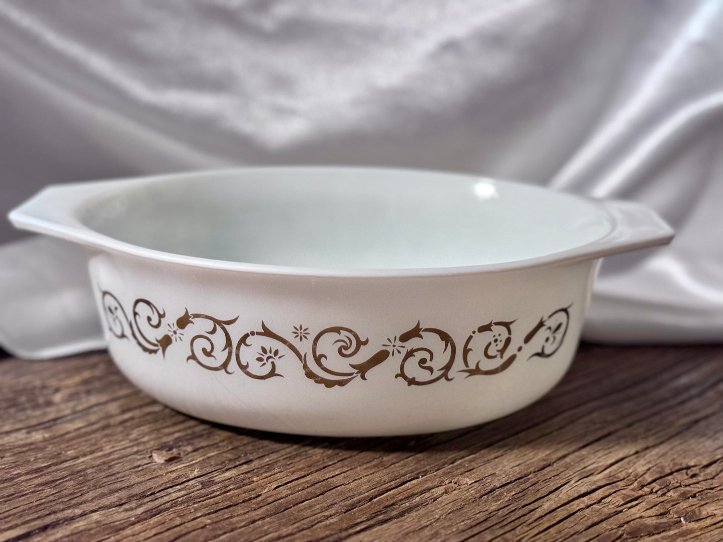 Pyrex 043 "Golden Scroll" Casserole