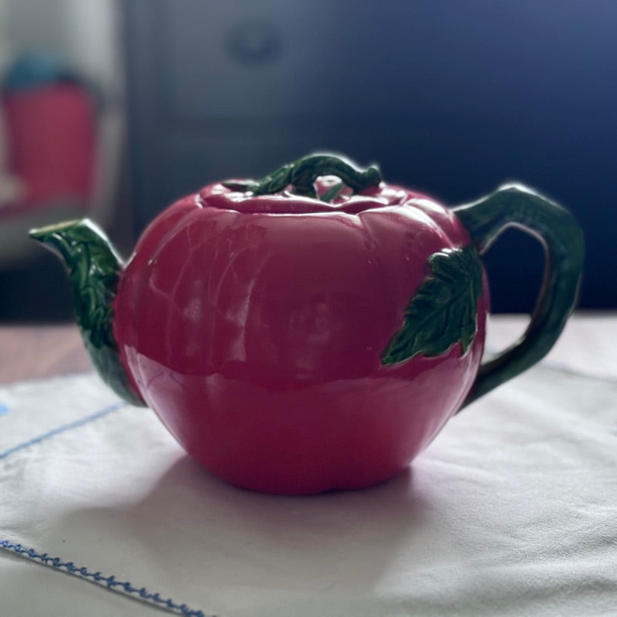 Tomato Tea Pot & Tomato Leaf Plate
