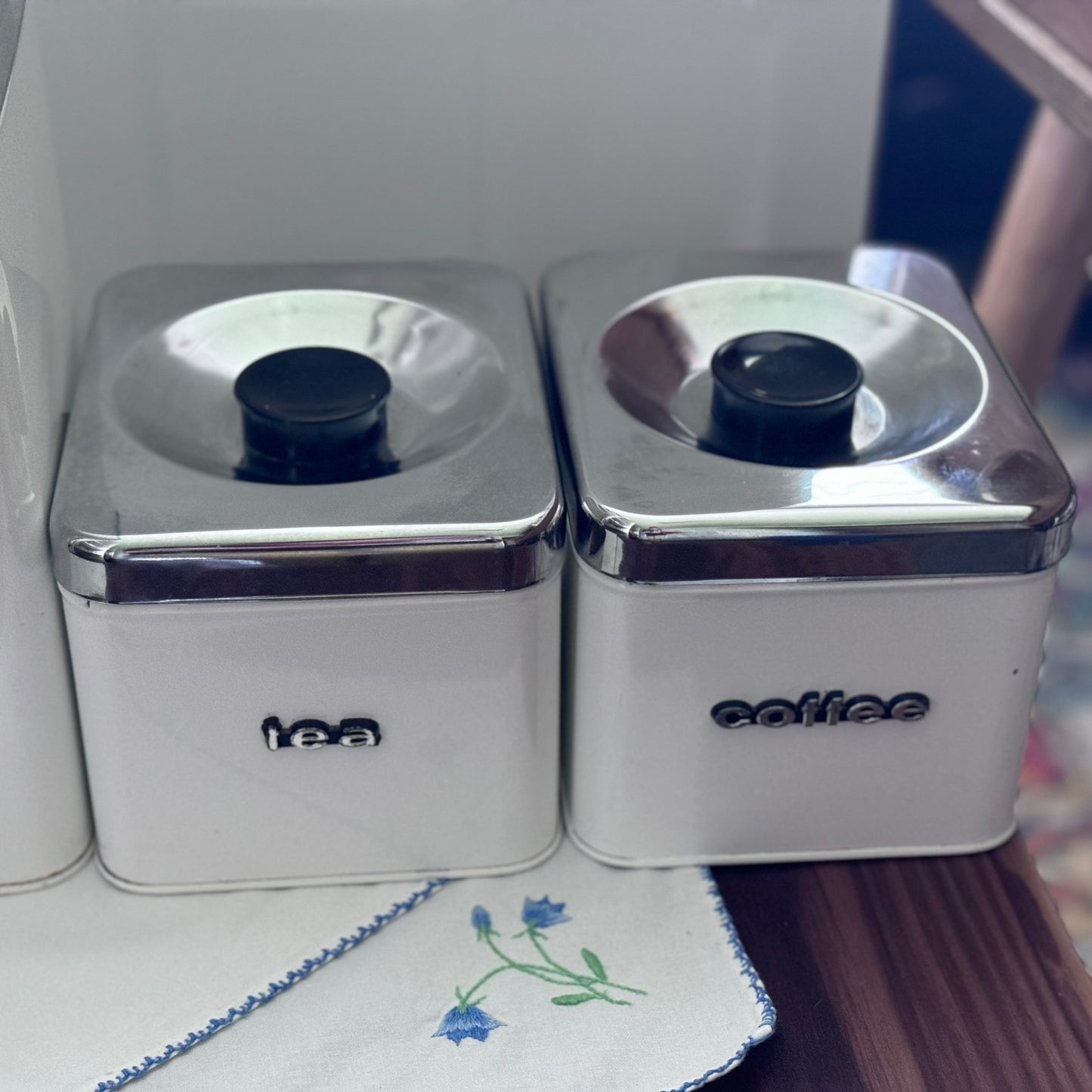 The Queen Line White Canister Set