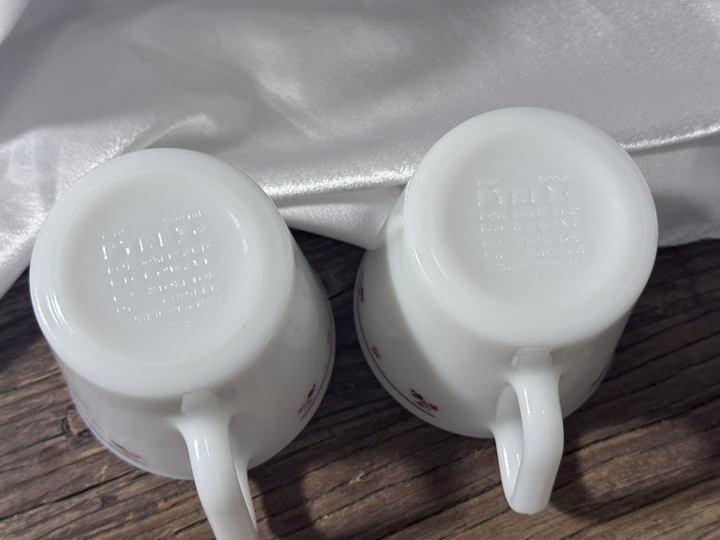 Pyrex 1410 Coffee/Tea Mug 'Burgundy Rose'