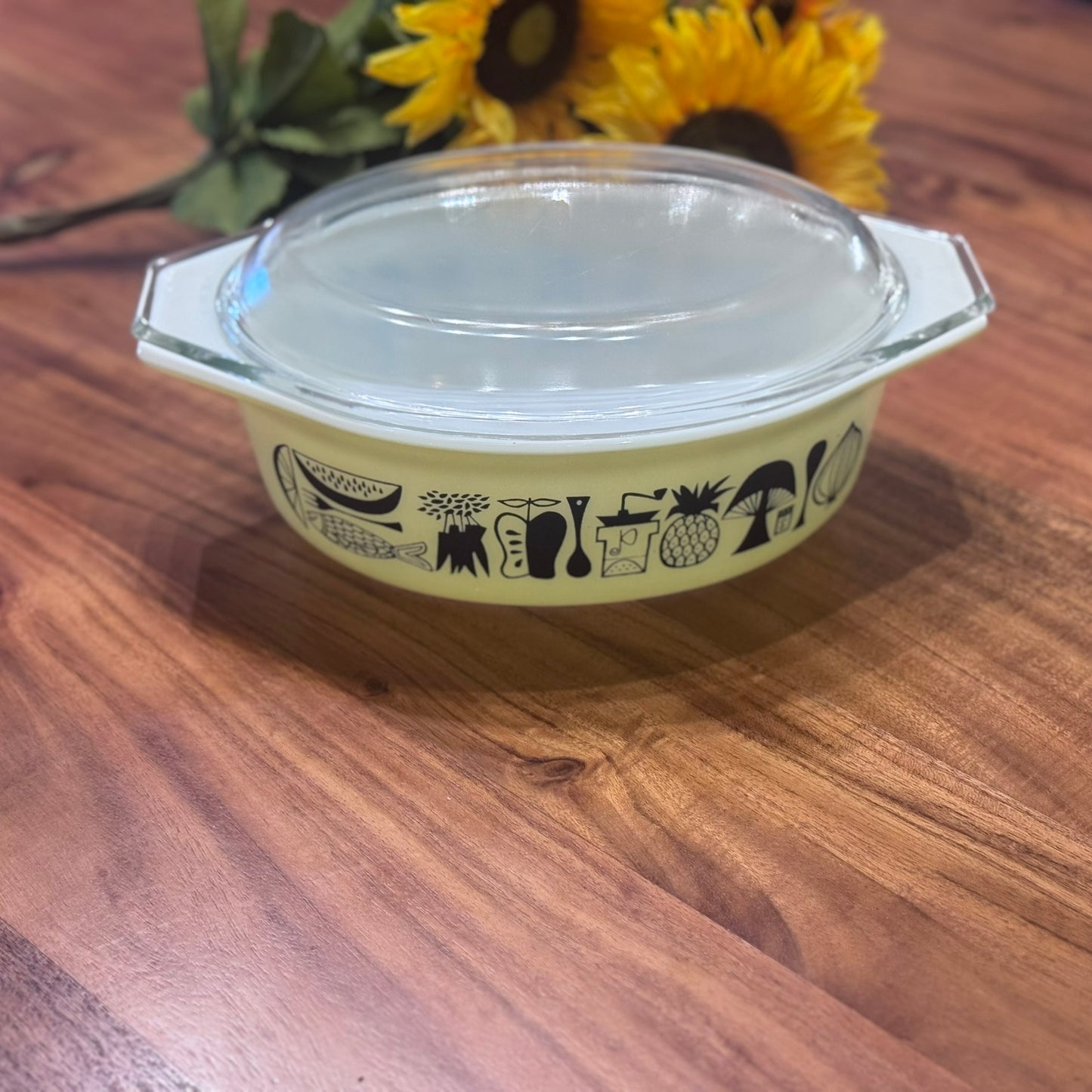 PYREX "Mod Kitchen" Oval 1 1/2 QT Casserole Dish