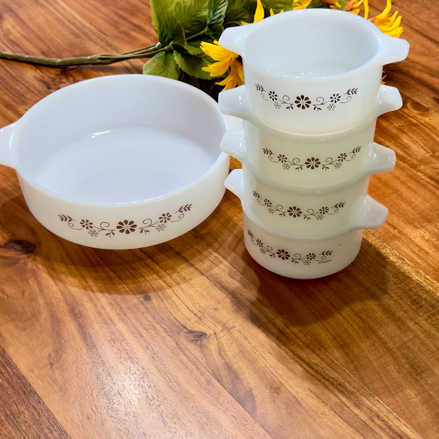 Dynaware Pyr-O-Rey Round Milk Glass Casserole Dish