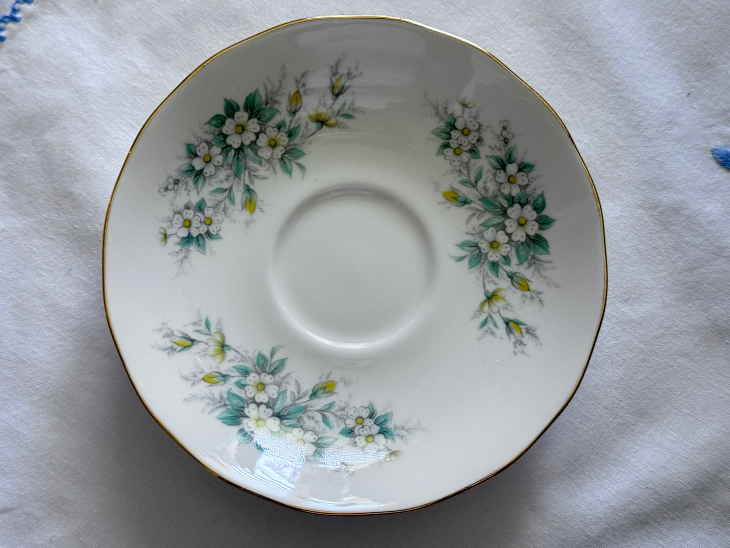 Queen Anne N 8564 Teacup and Saucer