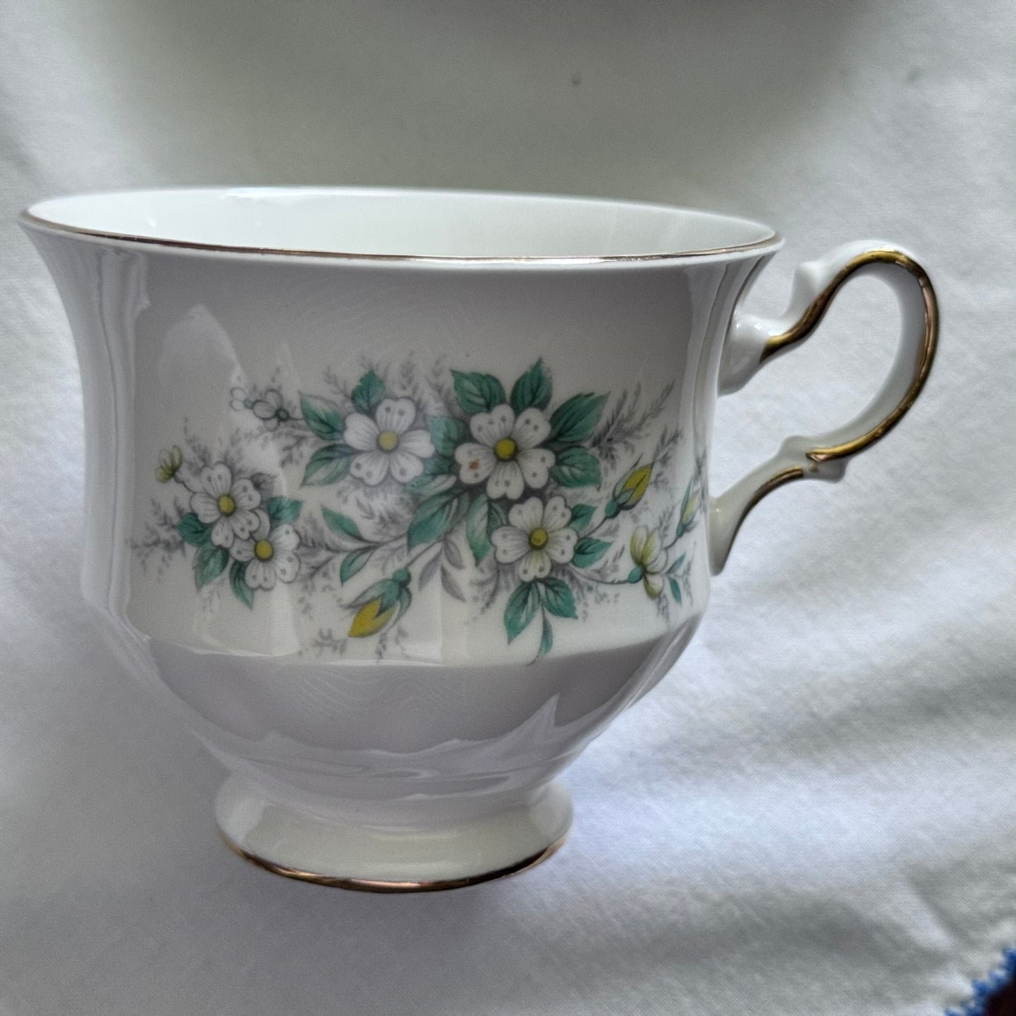 Queen Anne N 8564 Teacup and Saucer