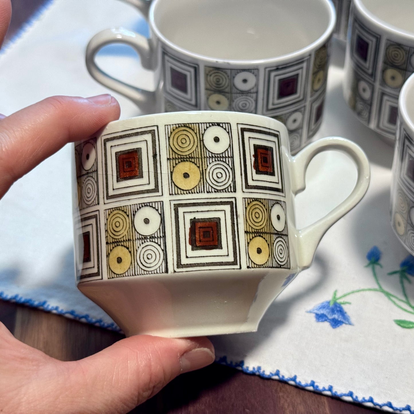 Broadhurst Kathie Winkle 'Rushstone' Mugs