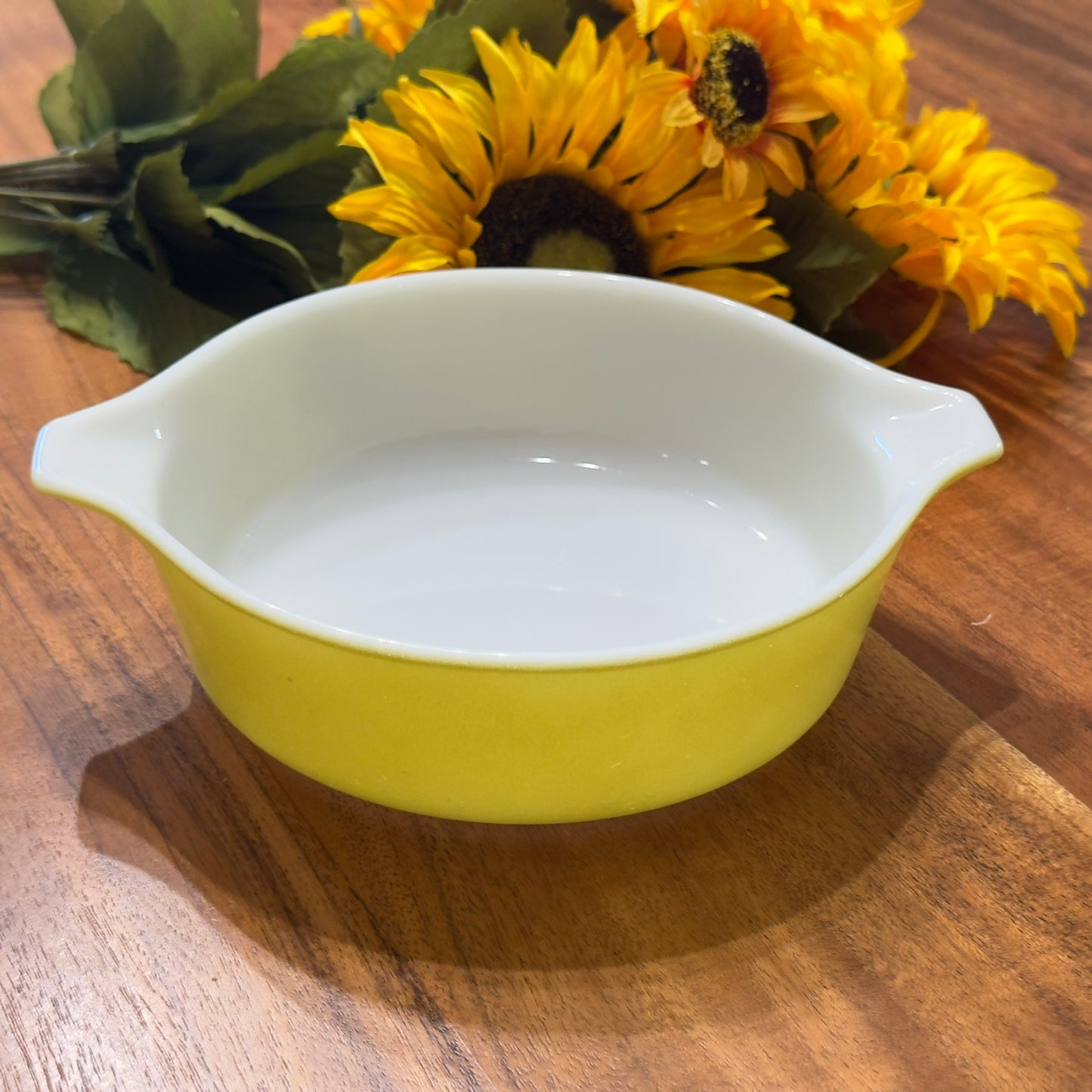 Yellow Pyrex 471 Round Casserole Dish