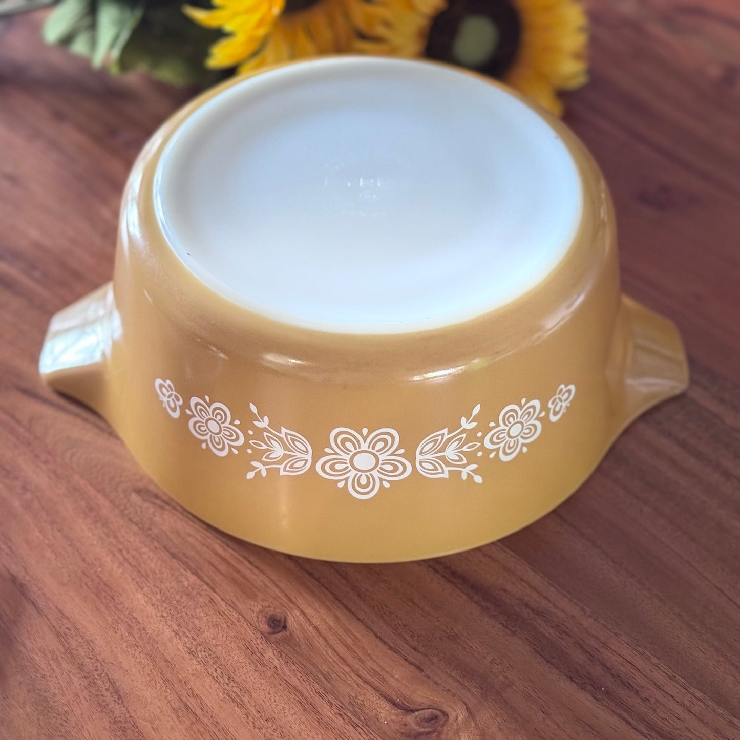 PYREX 'Butterfly Gold' 475-B Round Casserole Dish