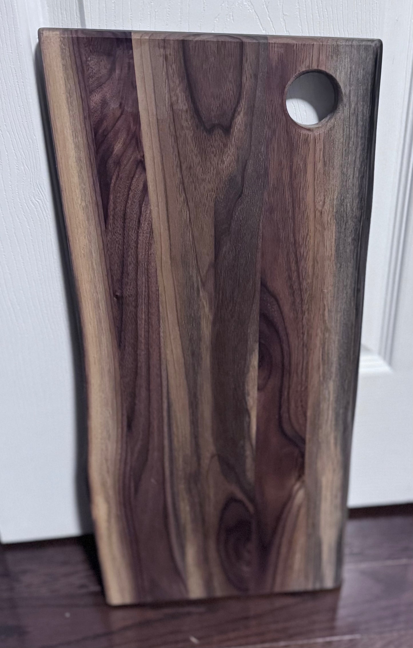 Live Edge Walnut Cutting Board (Medium)