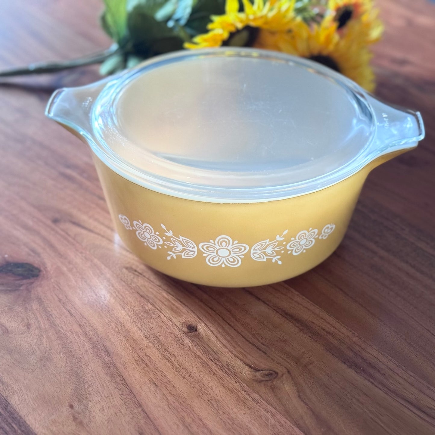 PYREX 'Butterfly Gold' 475-B Round Casserole Dish