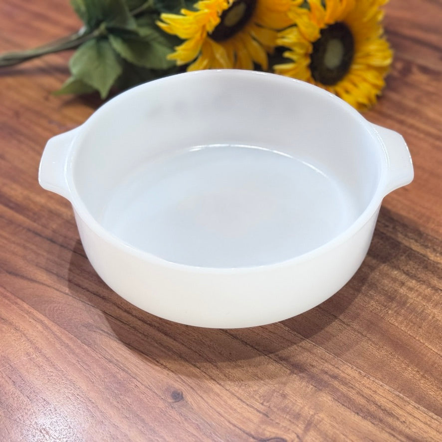 Dynaware Pyr-O-Rey Round Milk Glass Casserole Dish
