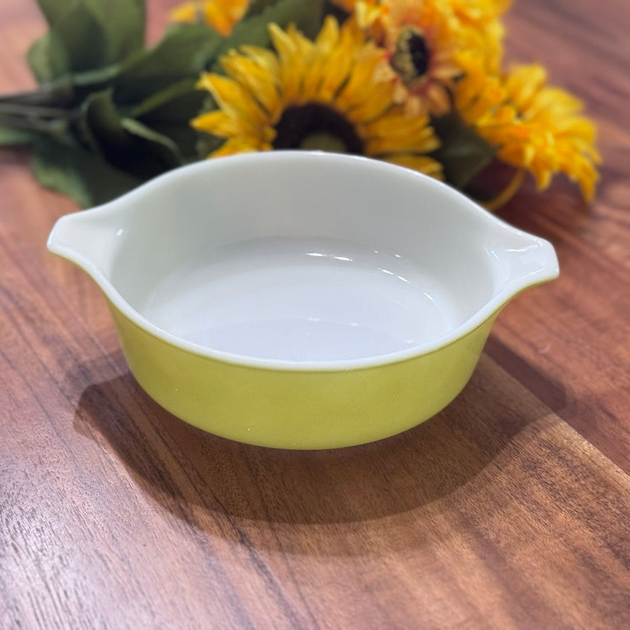 Yellow Pyrex 471 Round Casserole Dish