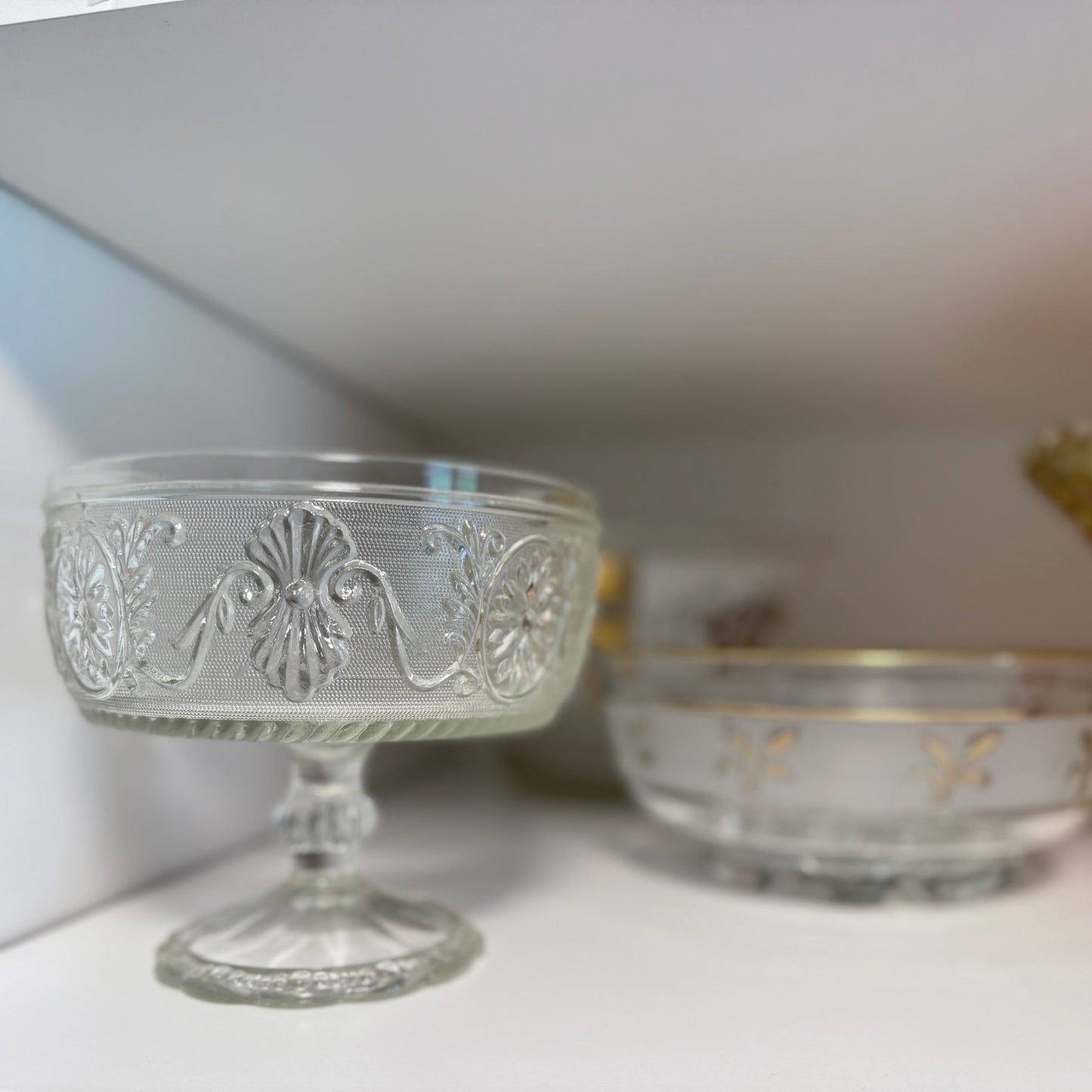Pedestal Daisy Medallion Bowl